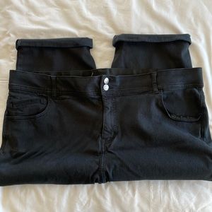 Black capri jeans